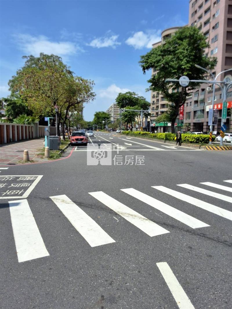 長榮中學有停車位一樓整新公寓房屋室內格局與周邊環境