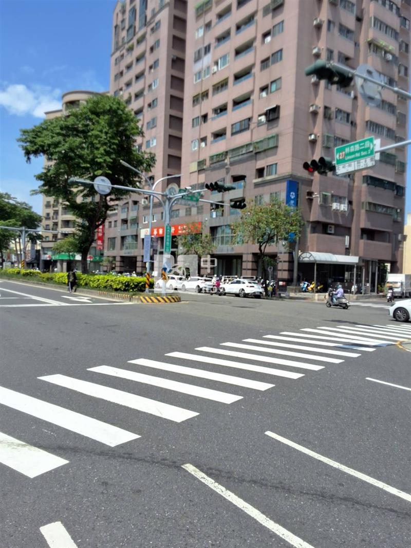 長榮中學有停車位一樓整新公寓房屋室內格局與周邊環境