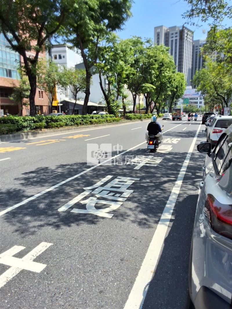 長榮中學有停車位一樓整新公寓房屋室內格局與周邊環境
