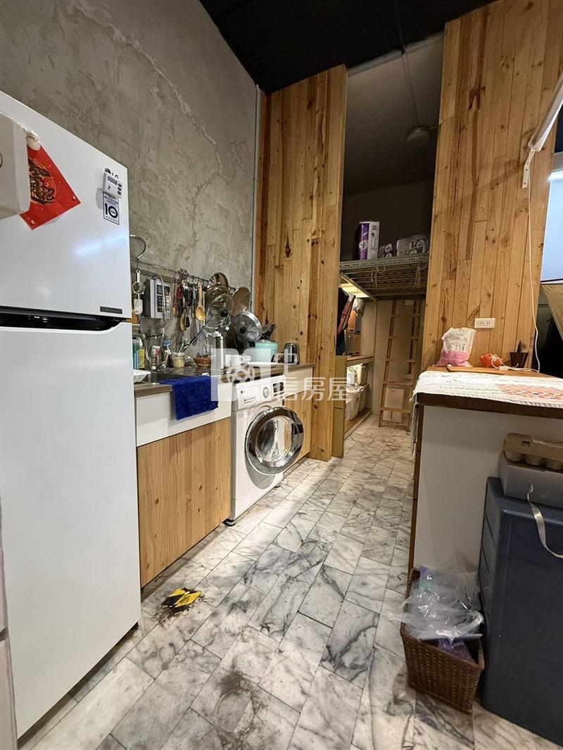 長榮中學有停車位一樓整新公寓房屋室內格局與周邊環境