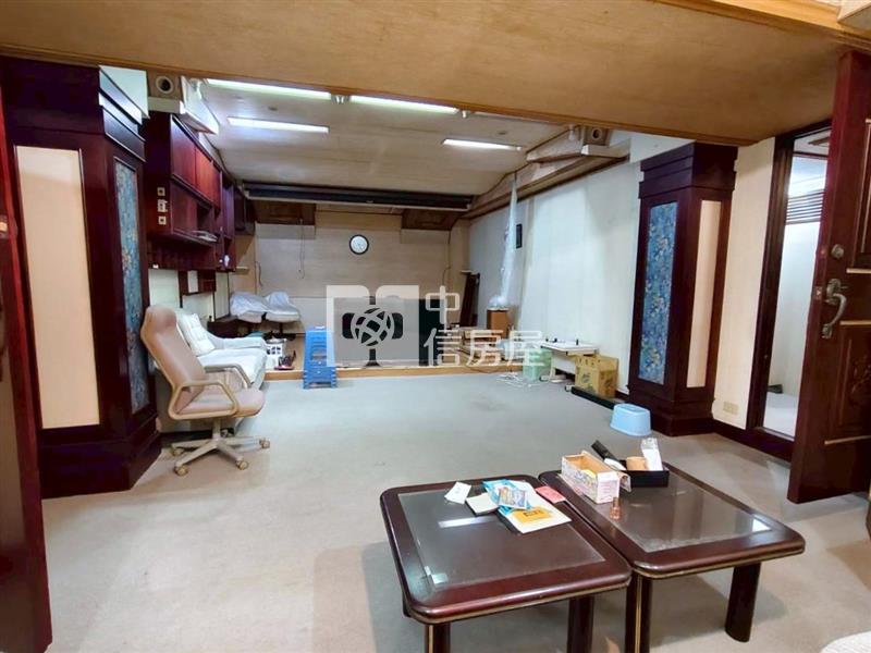 民生綠園旁大坪數三樓寓房屋室內格局與周邊環境