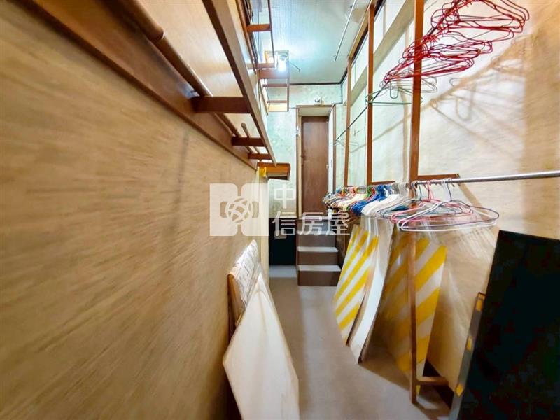 民生綠園旁大坪數三樓寓房屋室內格局與周邊環境