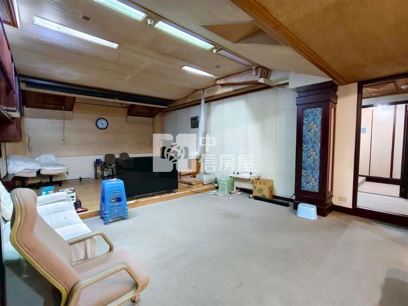 民生綠園旁大坪數三樓寓房屋室內格局與周邊環境