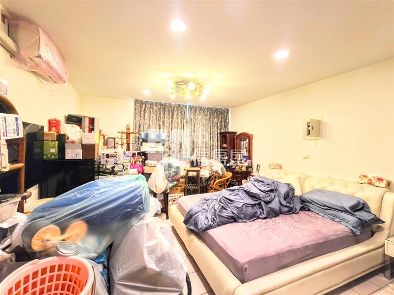 太平*中山商圈6房透天厝.有孝親房.臨8米路.房屋室內格局與周邊環境