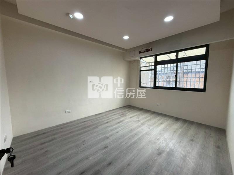 近交流道愛買台北新都雅典三房房屋室內格局與周邊環境