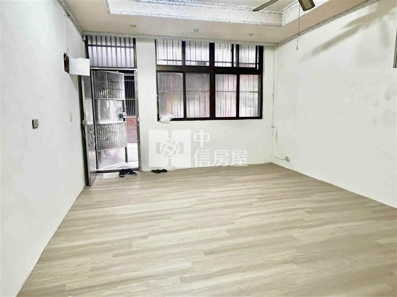 忠貞市場邊間美透天房屋室內格局與周邊環境
