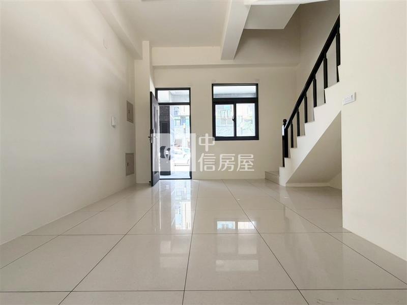 睿辰仁和臨路美透天房屋室內格局與周邊環境