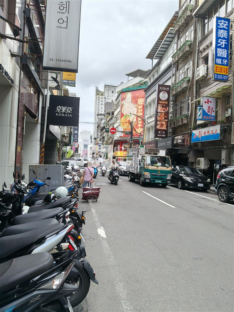 基隆市中心整棟公寓房屋室內格局與周邊環境
