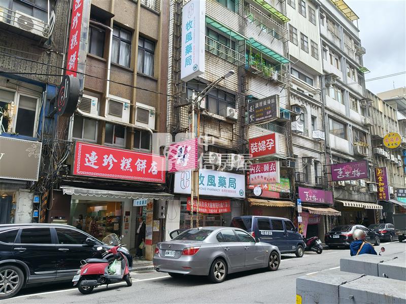 基隆市中心整棟公寓房屋室內格局與周邊環境