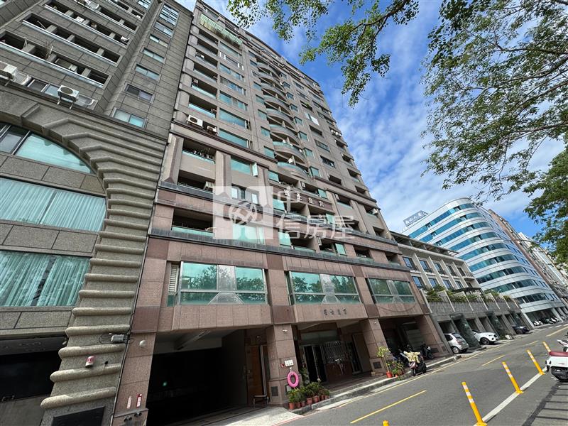 賓士皇宮景觀樓中樓房屋室內格局與周邊環境