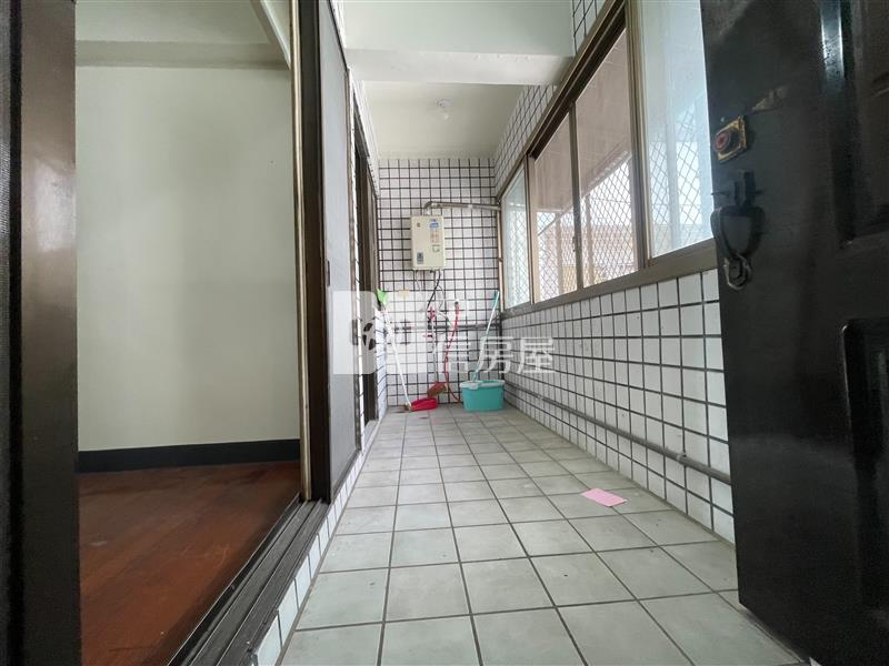 四維國小站7+8樓中樓入門玄關三房三衛平車房屋室內格局與周邊環境