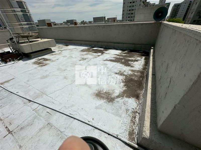 碳佐麻里需整理五樓寓房屋室內格局與周邊環境