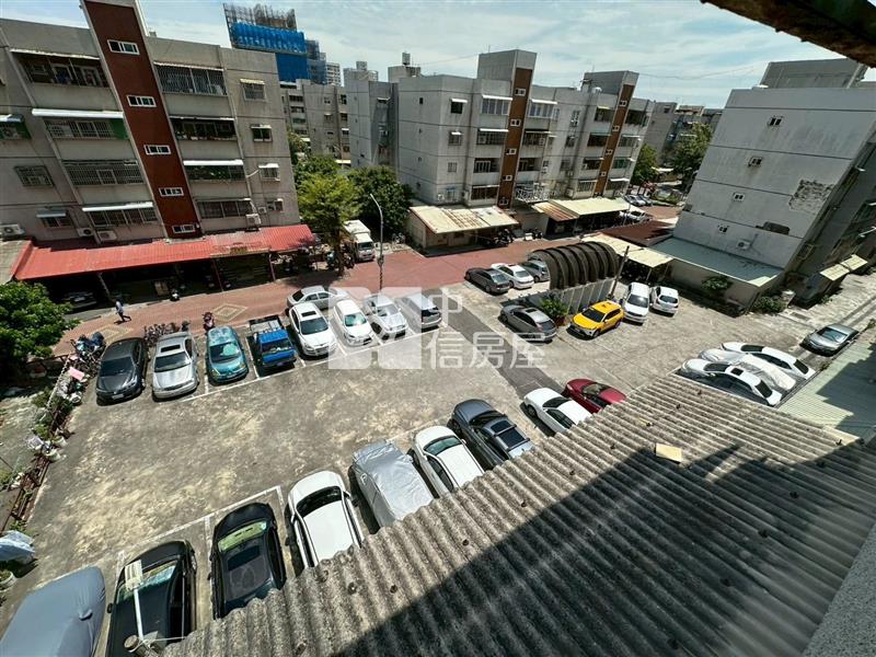 碳佐麻里需整理五樓寓房屋室內格局與周邊環境