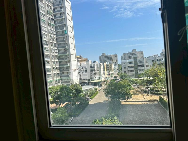 碳佐麻里需整理五樓寓房屋室內格局與周邊環境