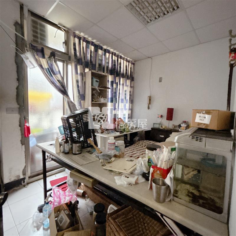 同德國中大空間車庫透天房屋室內格局與周邊環境