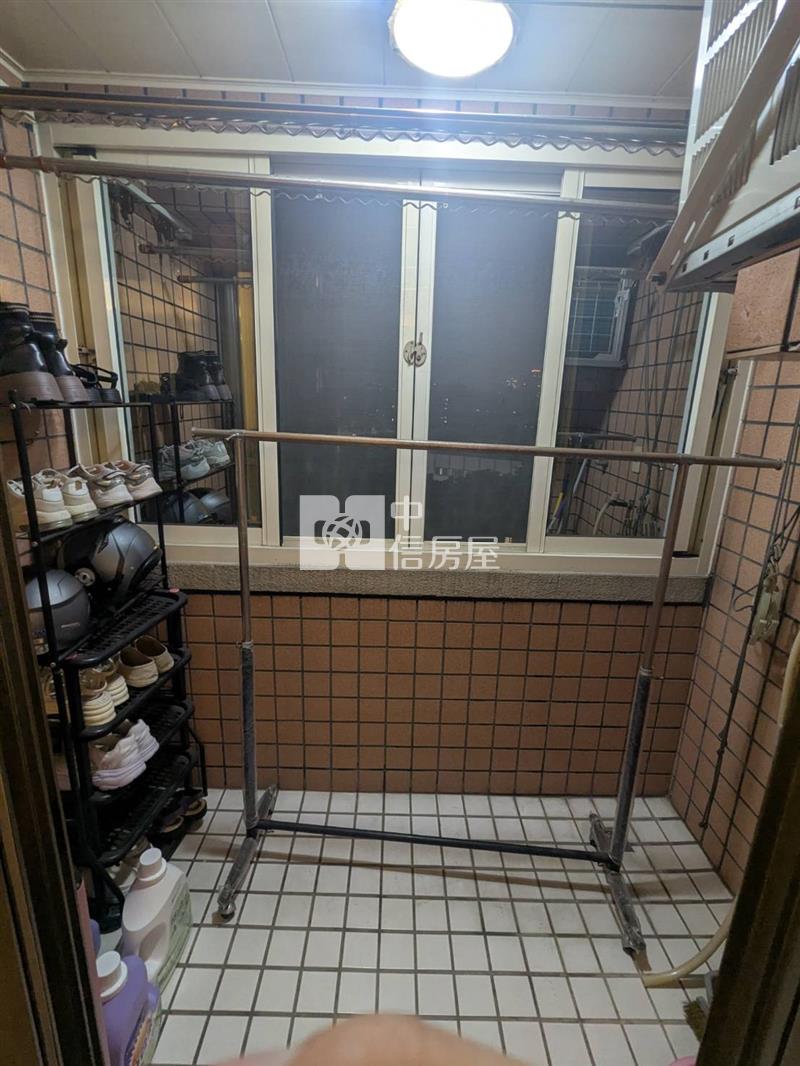 台中西屯區雙捷運便宜三房房屋室內格局與周邊環境