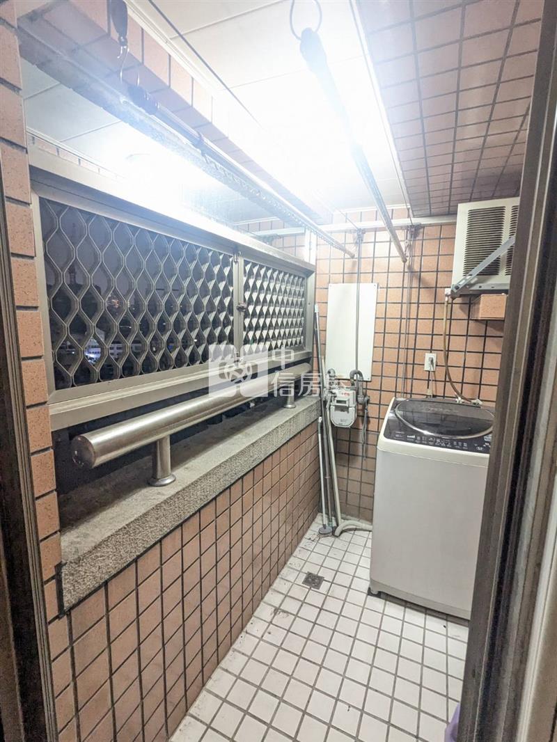 台中西屯區雙捷運便宜三房房屋室內格局與周邊環境