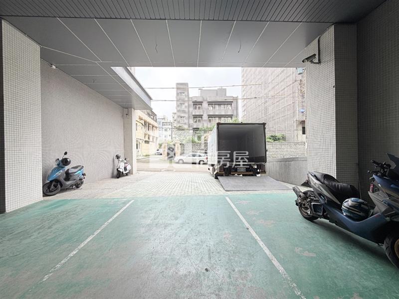 新竹獨棟科技企業電梯廠房房屋室內格局與周邊環境