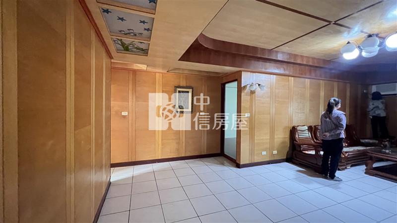 207羅東國中旁車位華廈房屋室內格局與周邊環境