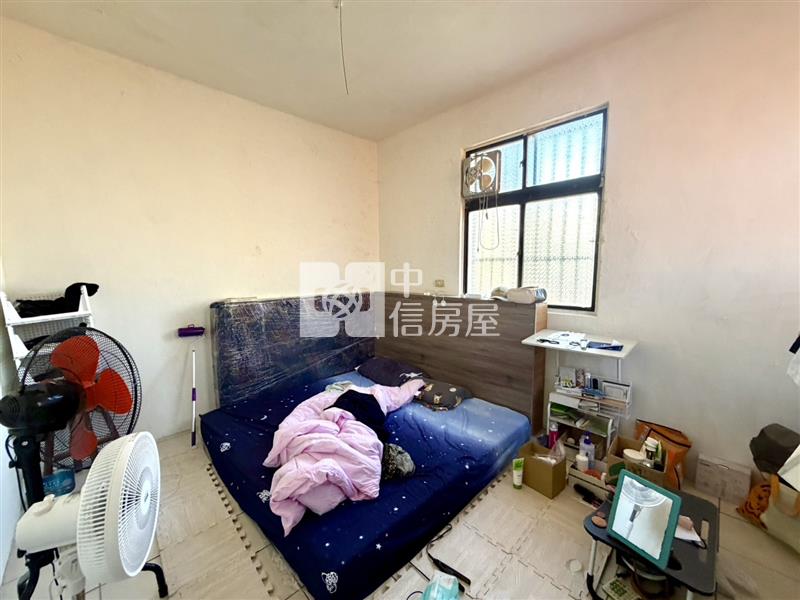 近龍岡大操場邊間透天房屋室內格局與周邊環境