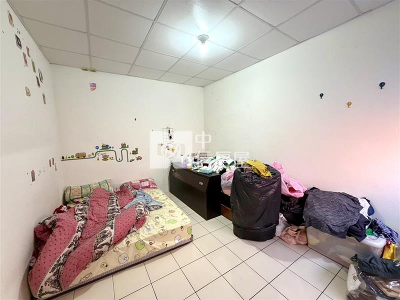 近龍岡大操場邊間透天房屋室內格局與周邊環境
