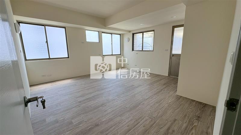 黎明電梯美三房房屋室內格局與周邊環境