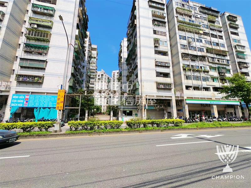 【冠軍商仲】七堵電梯大套房房屋室內格局與周邊環境