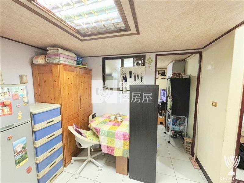 【冠軍商仲】七堵電梯大套房房屋室內格局與周邊環境