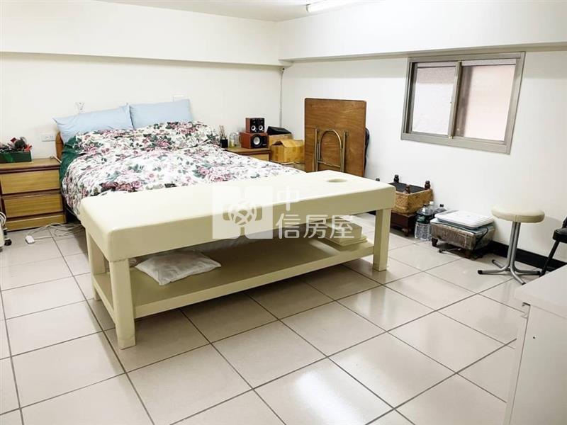 一點利市場大面寬金店(專任)房屋室內格局與周邊環境