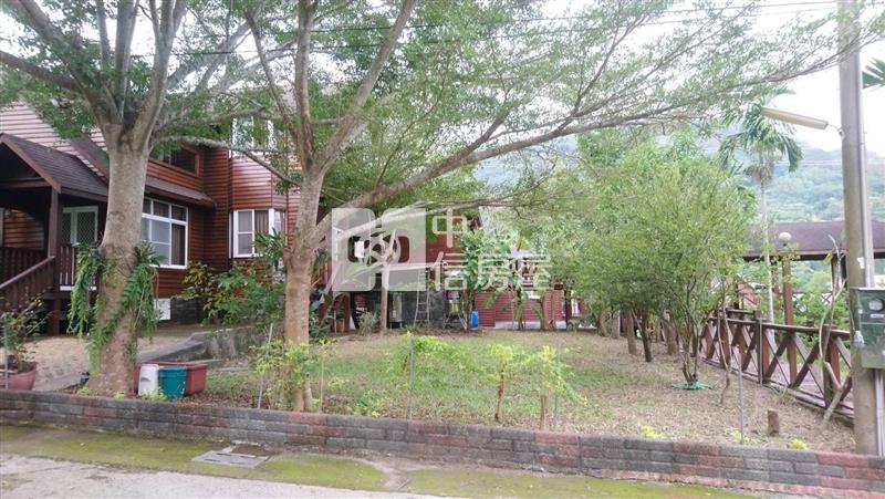 東山青山渡假溫泉小木屋房屋室內格局與周邊環境