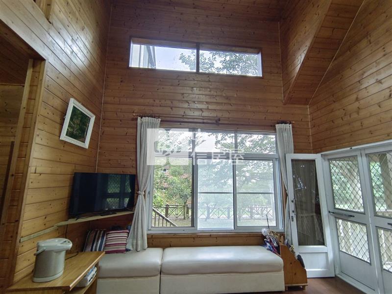 東山青山渡假溫泉小木屋房屋室內格局與周邊環境