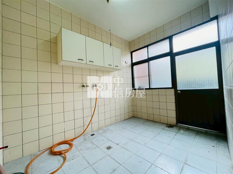 斗六重光車庫透天房屋室內格局與周邊環境