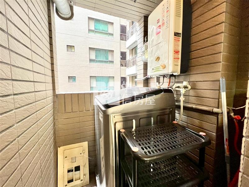 美麗歐洲溫馨2房車房屋室內格局與周邊環境