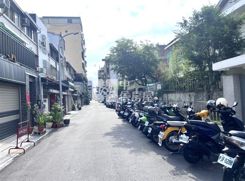西區精誠商圈臨路透天房屋室內格局與周邊環境