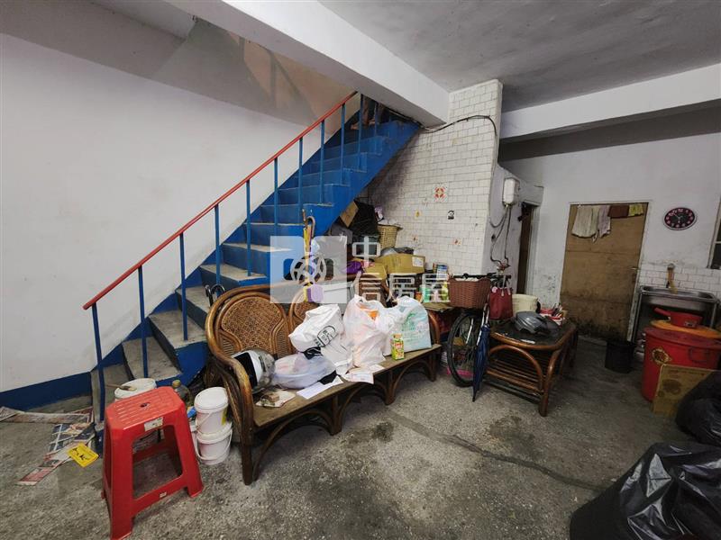 近百年大鎮山仔頂家樂福商圈活巷透天房屋室內格局與周邊環境
