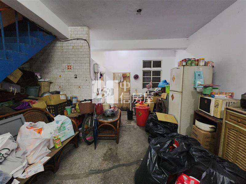 近百年大鎮山仔頂家樂福商圈活巷透天房屋室內格局與周邊環境