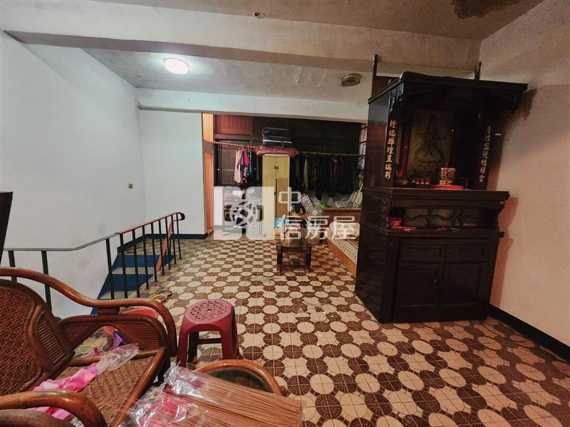 近百年大鎮山仔頂家樂福商圈活巷透天房屋室內格局與周邊環境