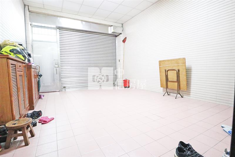 買地送屋/烏日乙工角間雙透天廠住房屋室內格局與周邊環境