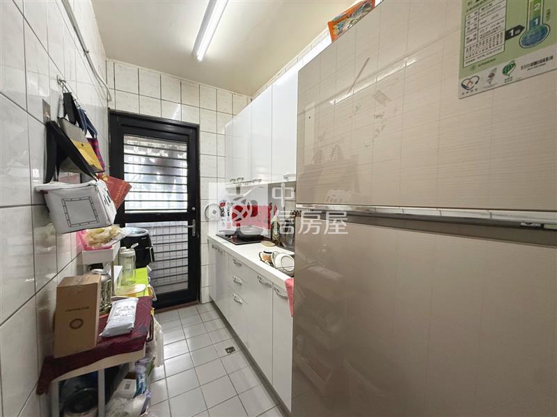 苗栗竹南🍎成家首選  低總價電梯3房車🍎近照南國中房屋室內格局與周邊環境