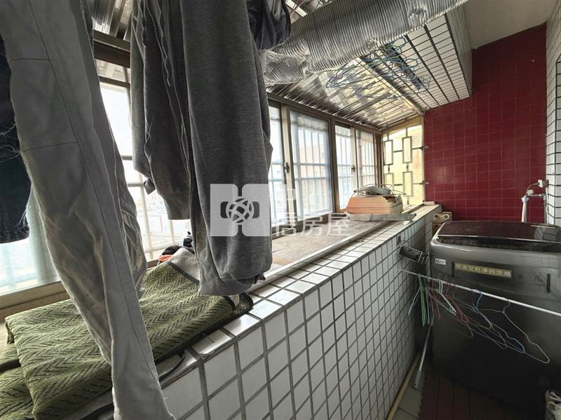 苗栗竹南🍎成家首選  低總價電梯3房車🍎近照南國中房屋室內格局與周邊環境