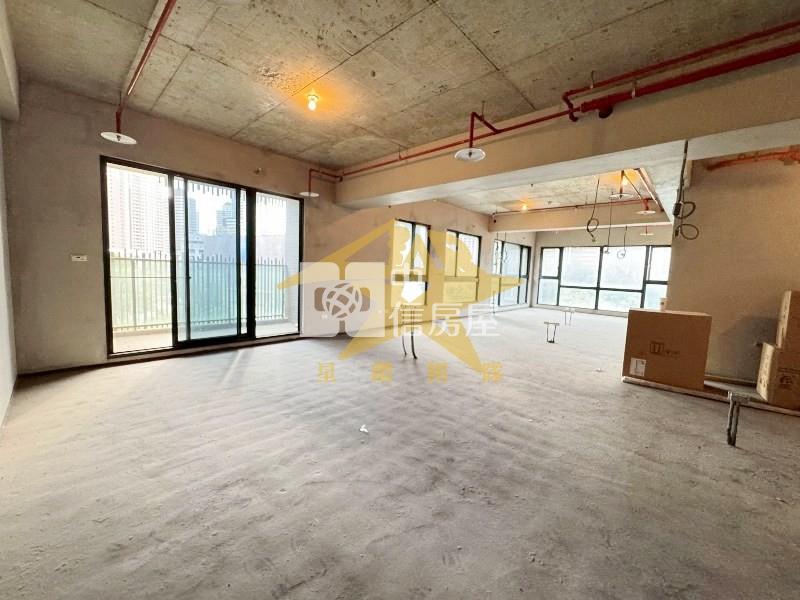 【星鑽】桃園中路俬藏泱4房雙車位(半毛胚)露台戶房屋室內格局與周邊環境