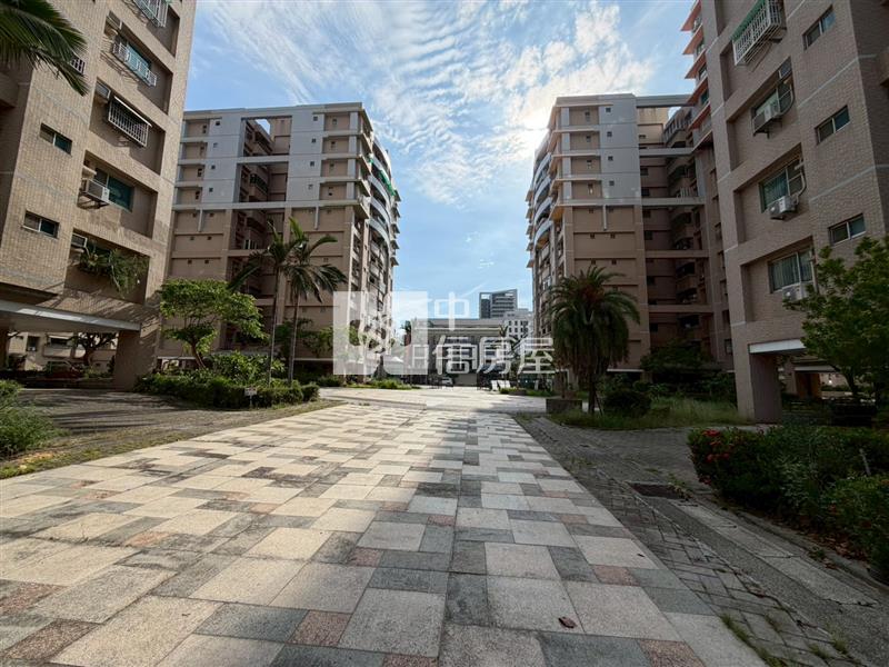 影三新城三房平車房屋室內格局與周邊環境