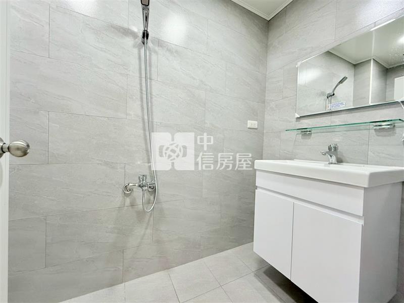 青年高中震後別墅房屋室內格局與周邊環境