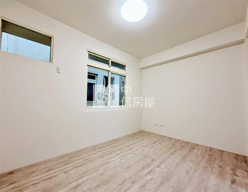 青年高中震後別墅房屋室內格局與周邊環境