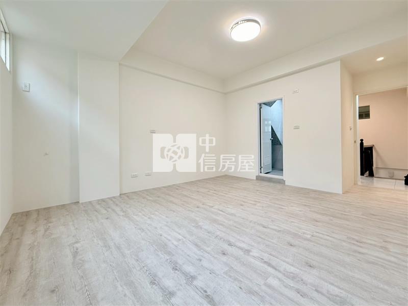 青年高中震後別墅房屋室內格局與周邊環境