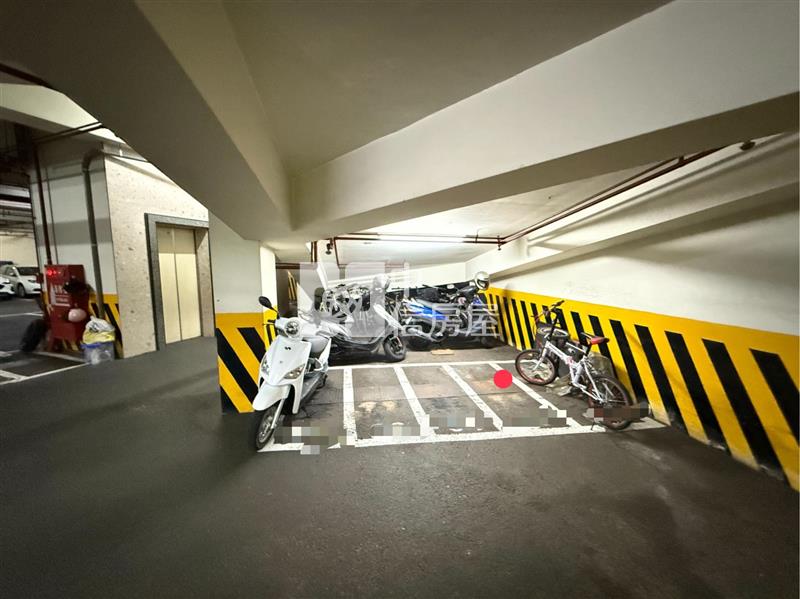 水湳陳平國小全國天第四房機上車位房屋室內格局與周邊環境