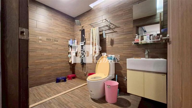 美群國小臨路透店房屋室內格局與周邊環境