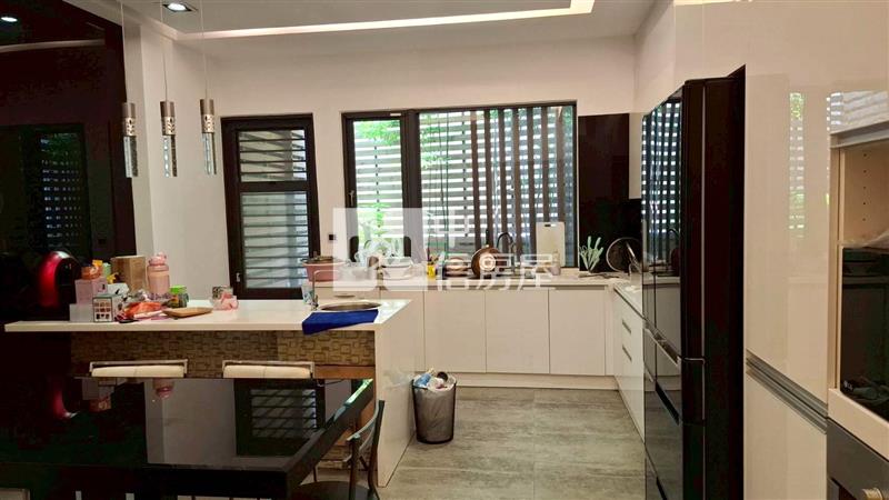 美群國小臨路透店房屋室內格局與周邊環境