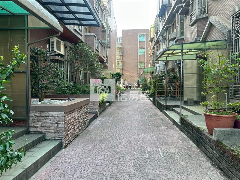 近高鐵南路椰城別莊別墅房屋室內格局與周邊環境