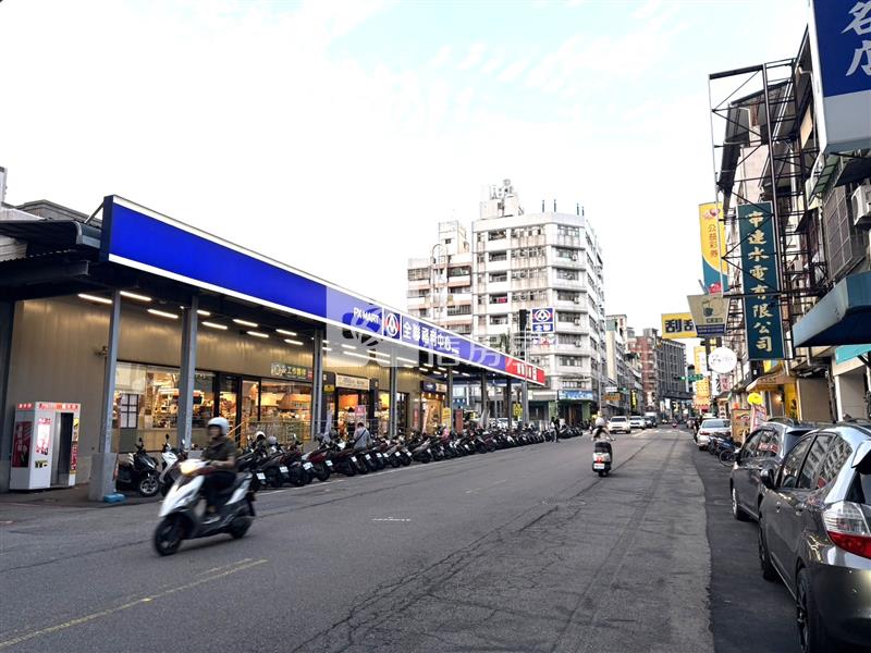 忠明國小孝親透天房屋室內格局與周邊環境